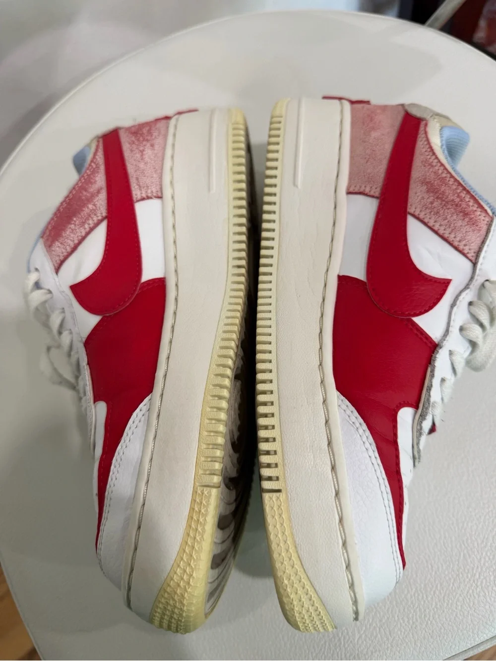 Nike Kids White and Red Low-Top Sneakers